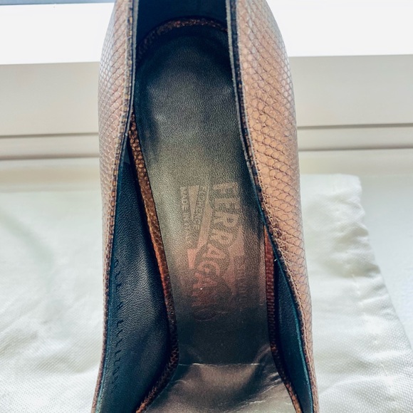 Salvatore Ferragamo - Peep Toe Platform Pump Heels Metallic Brown 8b - Picture 9 of 16